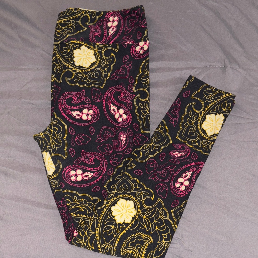 LuLaRoe Black and Yellow Paisley Leggings